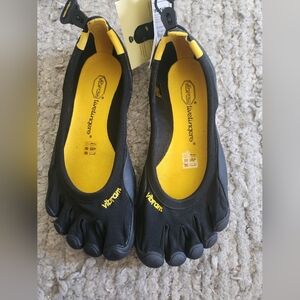 Vibram Five Finger toe shoes